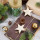 Weihnachtsanh&auml;nger Set: 30 Holzsterne 7 cm grau + wei&szlig; + braun