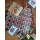 Bayerische Mini Geschenkschachtel Schön dass du da bist 8 x 6,5 x 5,5 cm  blau weiß - rustikale Holzoptik mit Rautenmuster 
