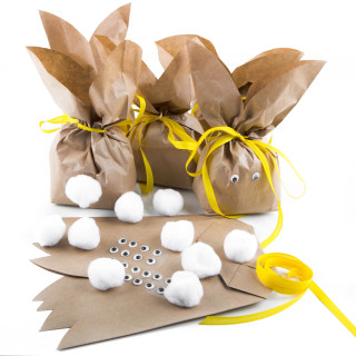 Osterhasentüten klein - braune Hasentüten in 16,5 x 26 x 6,6 cm, gelbes Bändel, weiße Puschel & Kulleraugen 10 Stück