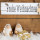 2 edle Wichtel Figuren - Weihnachtswichtel aus Porzellan 10 cm