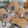 8 Mini Wichtel aus Holz Streudeko Weihnachten 4 cm wei&szlig; Gold
