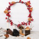 Weihnachtskranz rote Beeren Girlande zum Aufh&auml;ngen Deko Metallring &Oslash; 28 cm